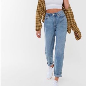 BDG mom jean light wash